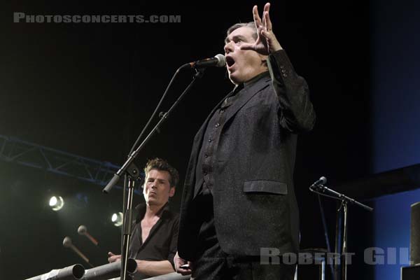 EINSTURZENDE NEUBAUTEN - 2017-05-28 - PARIS - Nef Nord - Grande Halle - Christian Emmerich [Blixa Bargeld] - Rudolph Moser